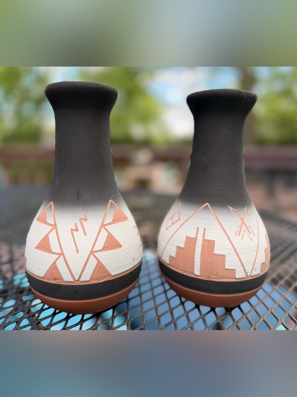 🪶 VTG Sioux Pottery Vases w/Hand-Etched Native American symbols. COA incl.